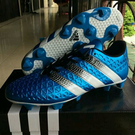 sepatu bola Adidas original